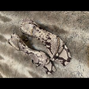 Vince Camuto snakeskin Kitten heels size 7.5